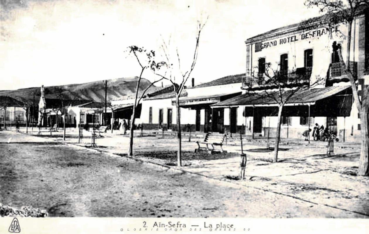 Ain-Sefra - La Place - Hotel de France et l'Eglise.jpg